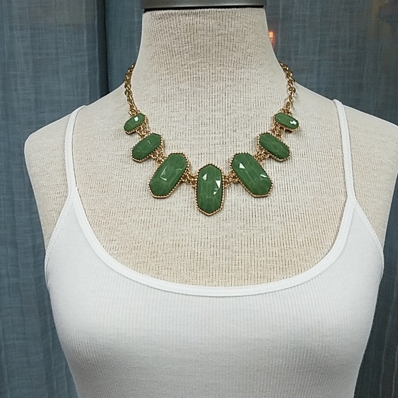 Jewelry - Beautiful green statement necklace